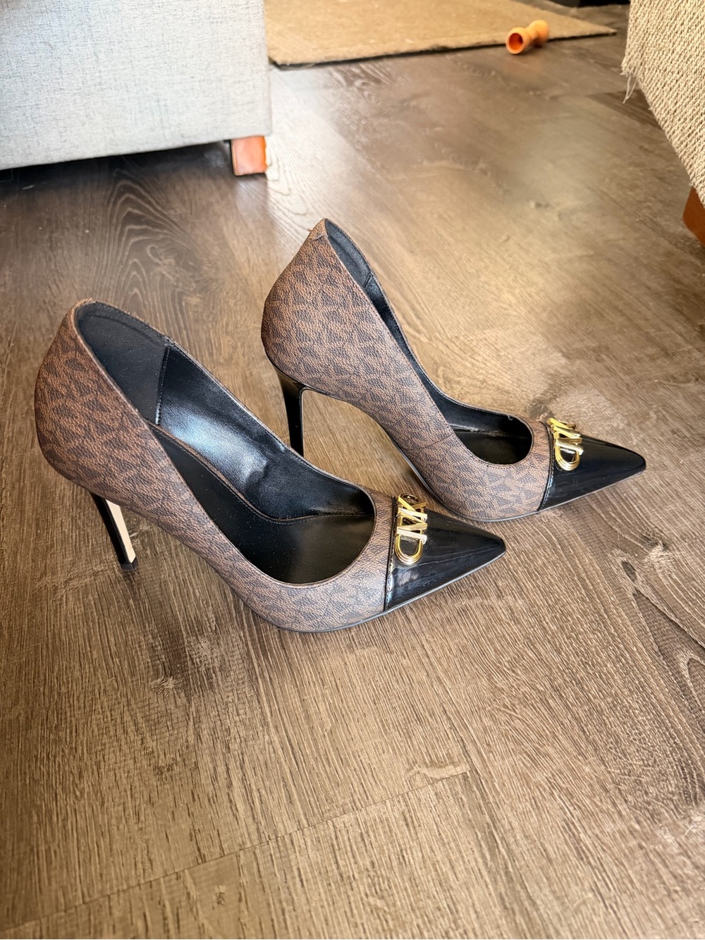 Micheal Kors Parker Signature Print Pointed Toe Pumps Brown Heels US size 8